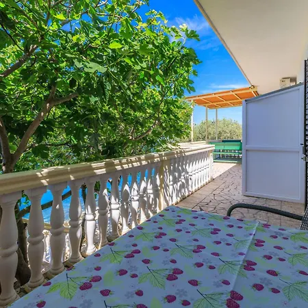 Apartment Dalibor Lukovo Sugarje Exterior photo